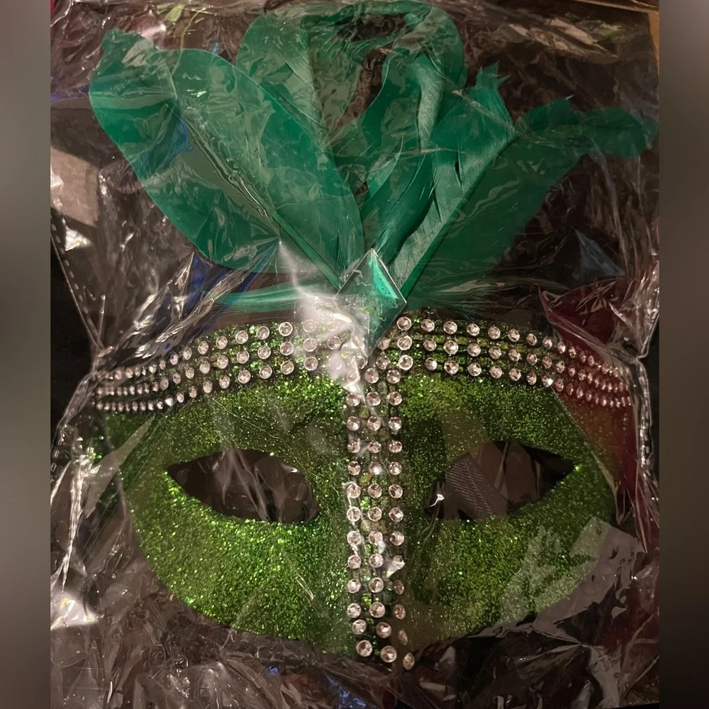 Green Feathered Masquerade Mask
